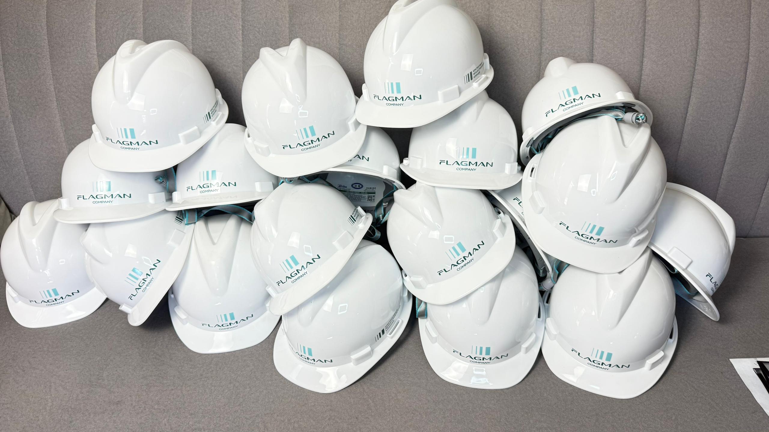 Вывеска для IT-компании UV DTF на нержавеющей стали