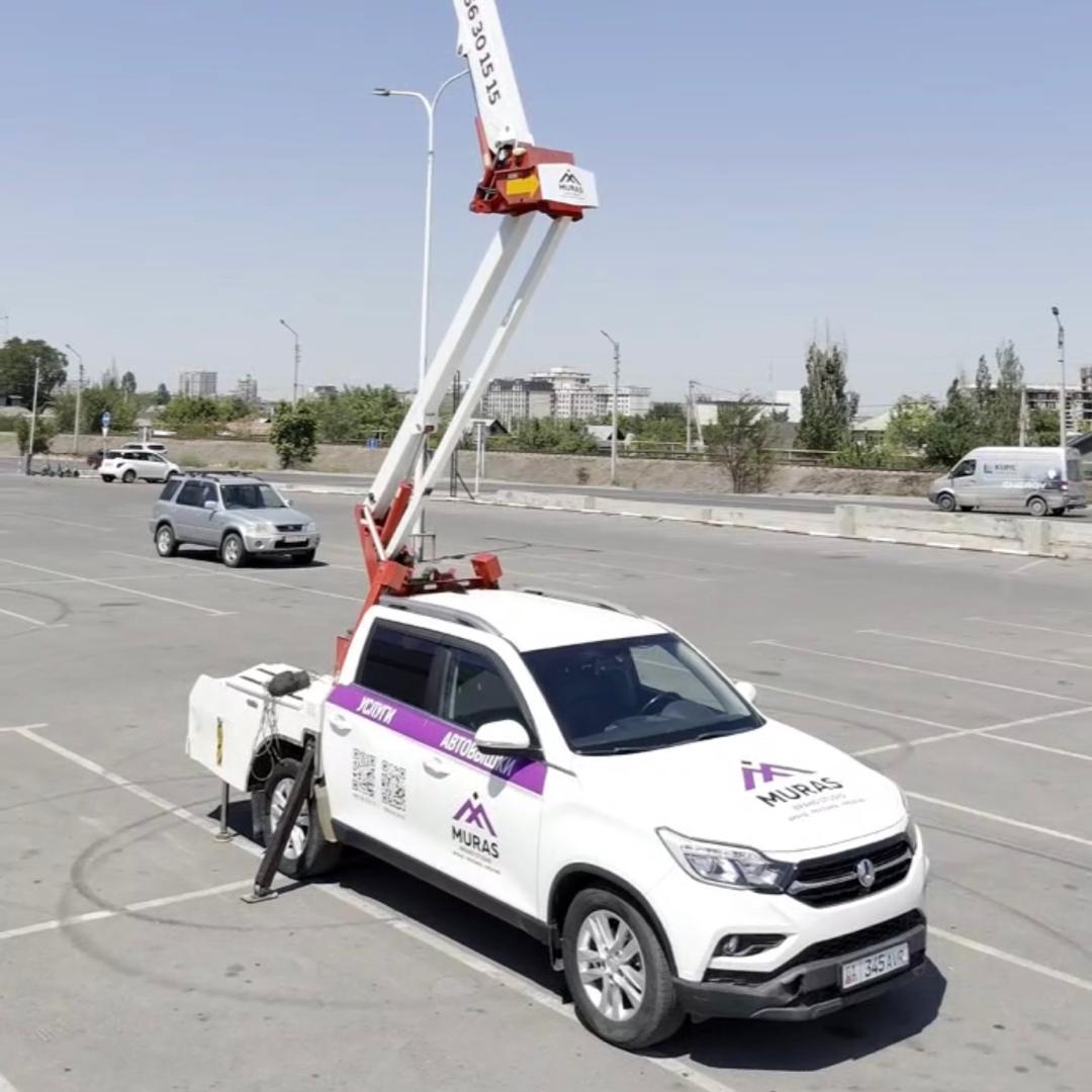 Автовышка для монтажа наружной рекламы